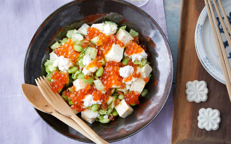 How to make delicious, unique and nutritious salmon roe salad for the whole family
