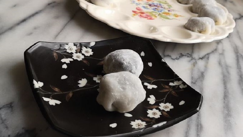 Pocket how to make mochi with smooth, sweet, and simple black sesame paste