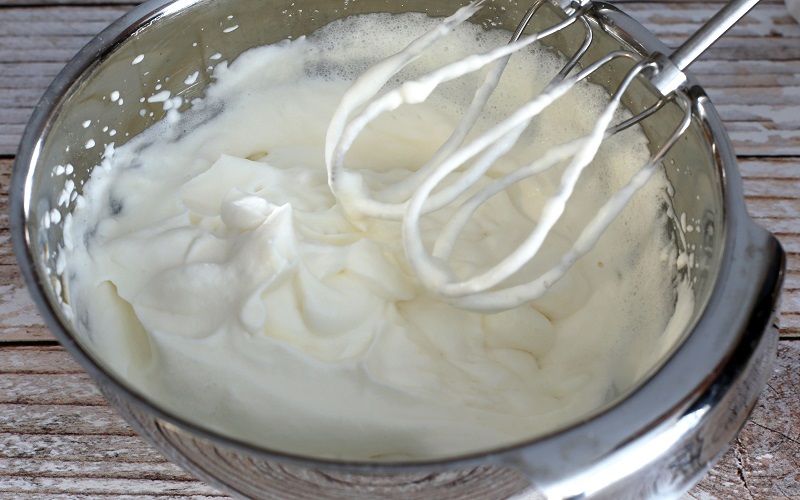 Đánh bông whipping cream