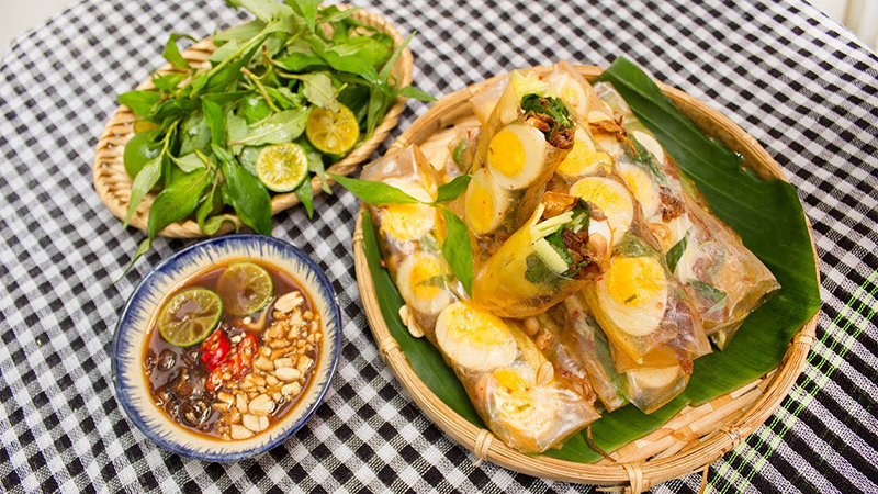 Bánh tráng cuốn sốt me