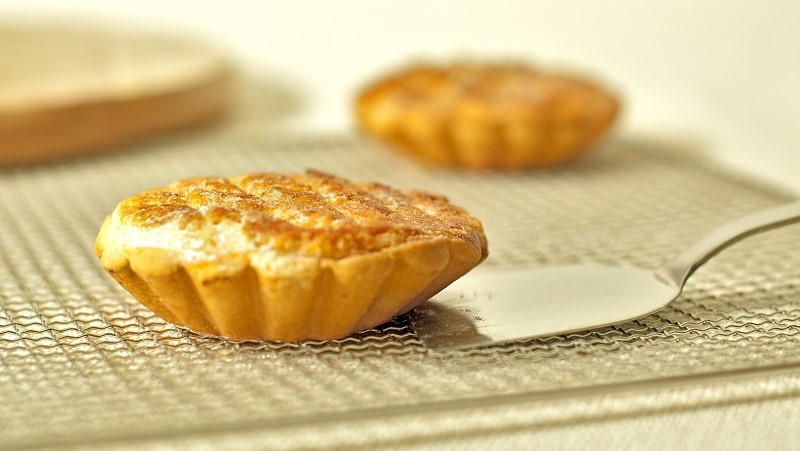 How to make delicious and simple crispy coconut tart at home