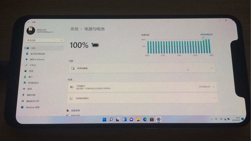Điện thoại Xiaomi Mi 8 với hệ điều hành Windows 11