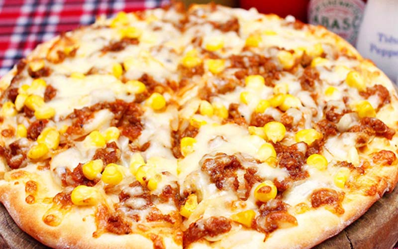 How to make simple sweet corn cheese pizza at home