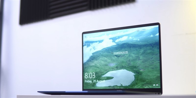 Màn hình của Realme Book có thiết kế viền màn hình siêu mỏng. Nguồn: FUZZ CHANNEL.