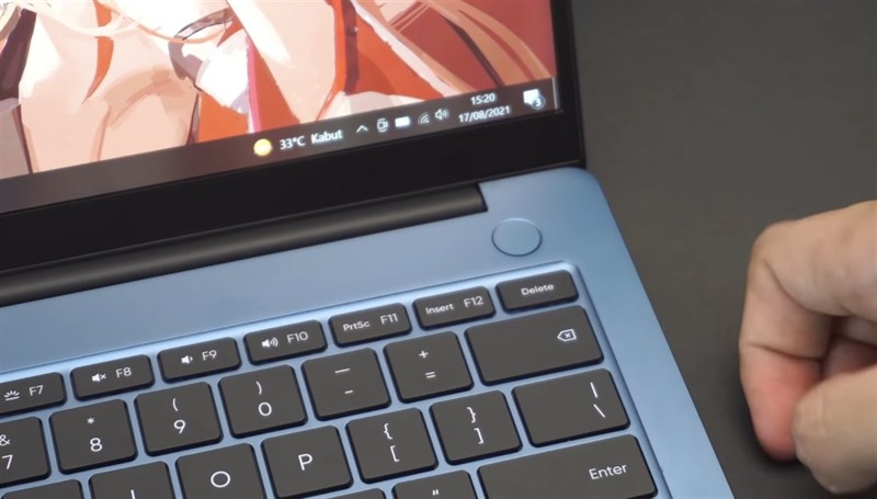 Cảm biến vân tay 1 chạm của Realme Book. Nguồn: Lim Reviews.