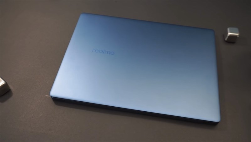 Realme Book sẽ là một sự lựa chọn đáng đồng tiền bát gạo trong phân khúc giá từ 15 - 17 triệu đồng. Nguồn: FUZZ CHANNEL.