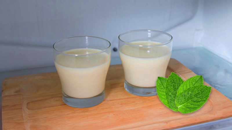 Hoàn thành món panna cotta sầu riêng