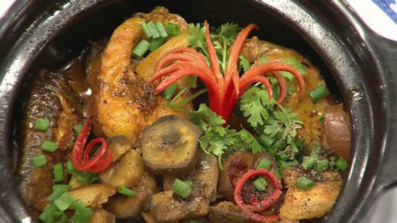 How to make delicious and attractive green banana braised fish