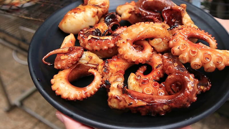 How to make delicious and simple grilled octopus satay at home