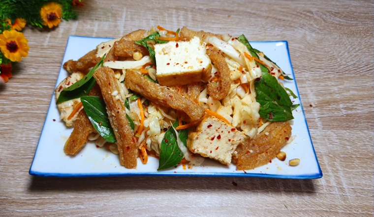 Cách làm gỏi cà rốt bắp cải sườn chay thơm ngon đậm vị cho ngày rằm