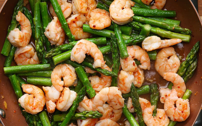 How to make delicious and attractive fried asparagus with shrimp at home