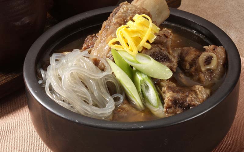 How to make delicious and nutritious Korean beef ribs soup for the family