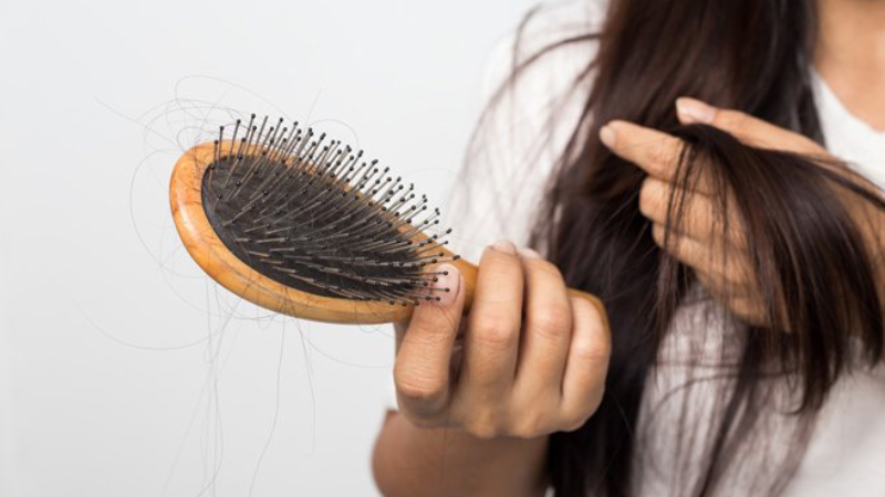 Nếu rụng tóc quá nhiều thì có thể bạn đang thiếu kẽm