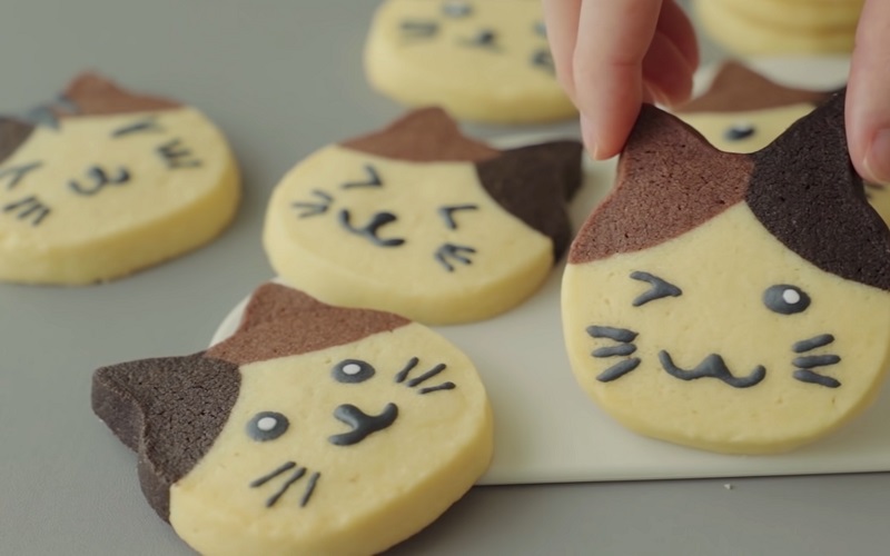 How to make a cute and simple cat-shaped icebox cookie for your loved one