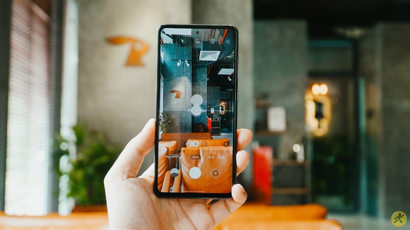 Thiết bị Galaxy A72 và A52 5G giờ đây đã được trang bị camera OIS đa năng, để bạn có thể chụp ảnh chân dung, phong cảnh hoặc đêm tối với độ ổn định và chất lượng tuyệt vời. Bạn không muốn bỏ lỡ bất kỳ khoảnh khắc quan trọng nào đúng không? Hãy sắm ngay chiếc điện thoại thông minh Galaxy A72 hoặc A52 5G của Samsung để tận hưởng những tính năng tuyệt vời này!