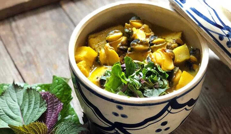 Lạ miệng với món ốc xào chuối xanh dai ngon cực dễ làm