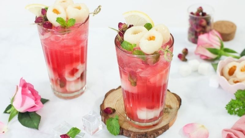 How to make simple rose and lychee tea at home
