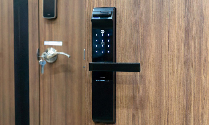 Khóa cửa tự động sinh trắc lọc vân tay Viro-Smartlock VR-G51: Với khóa cửa tự động sinh trắc lọc vân tay Viro-Smartlock VR-G51, việc mở cửa đã trở nên đơn giản, nhanh chóng và vô cùng an toàn. Trang bị công nghệ sinh trắc học, khóa cửa này sẽ cho phép bạn kiểm soát việc vào ra của mọi người, đồng thời bảo vệ tài sản gia đình bạn. Hãy xem hình và trải nghiệm công nghệ đỉnh cao này.