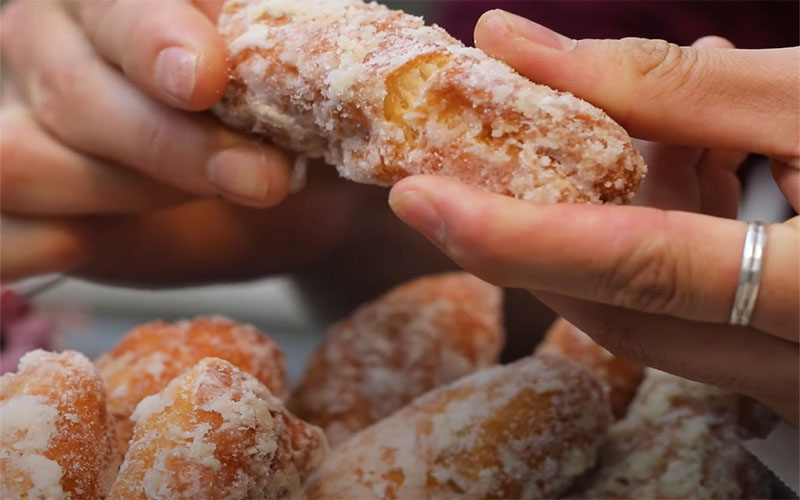 How to make delicious and crispy sugar donuts, make sure to eat them right away