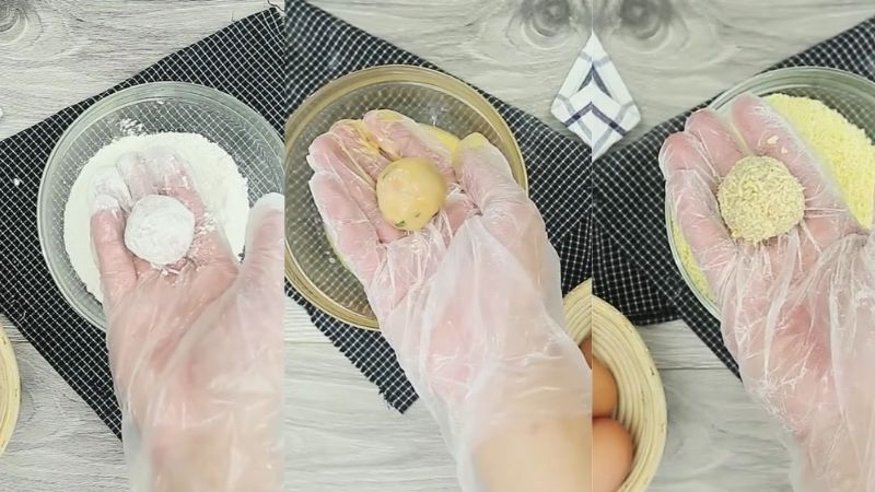 Lăn qua các lớp bột để làm gà viên chiên sốt coca