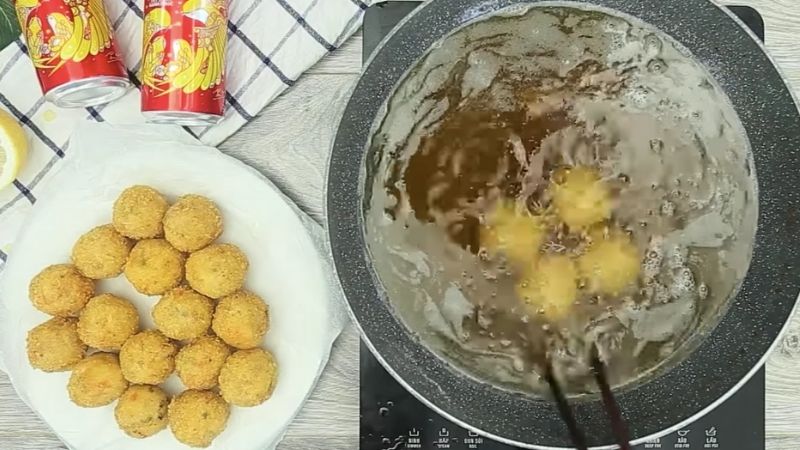 Chiên gà để làm gà viên chiên sốt coca