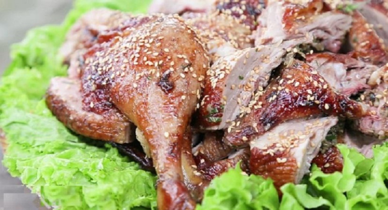 Learn how to make delicious grilled duck with honey leaves as delicious as outside