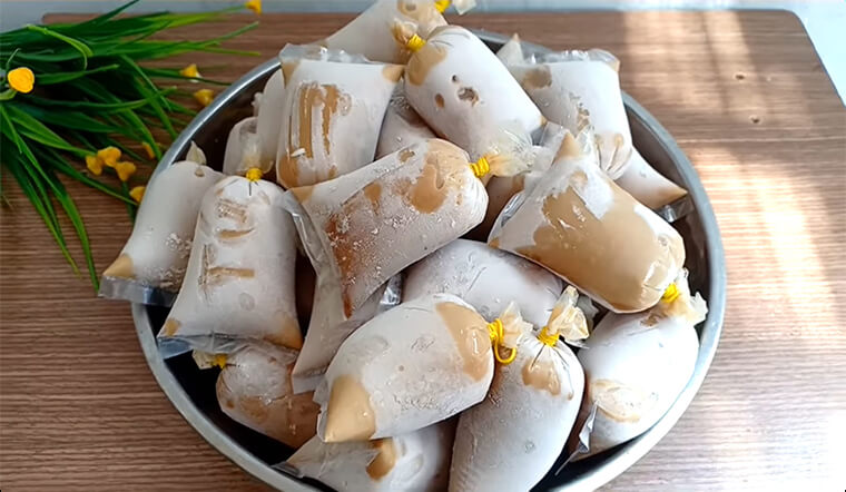 Cách làm kem cà phê sữa túi thơm ngon chuẩn vị tuổi thơ