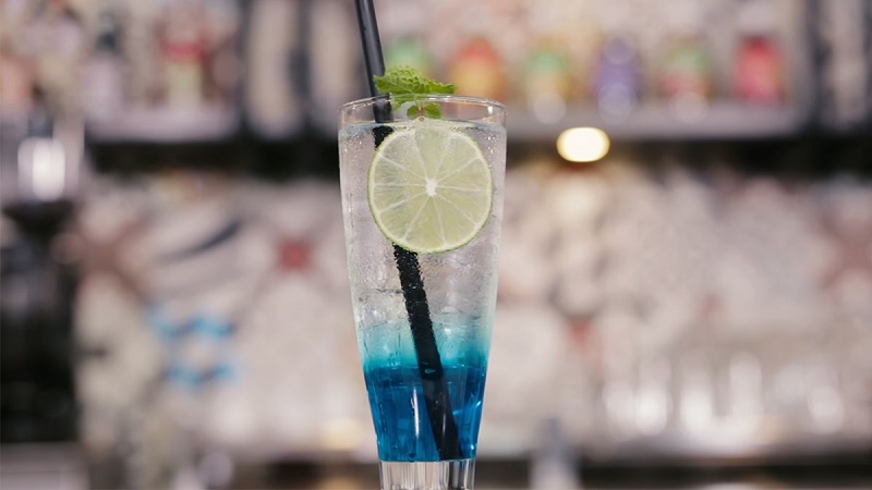 Instructions on how to make cool and refreshing blue ocean soda on summer days