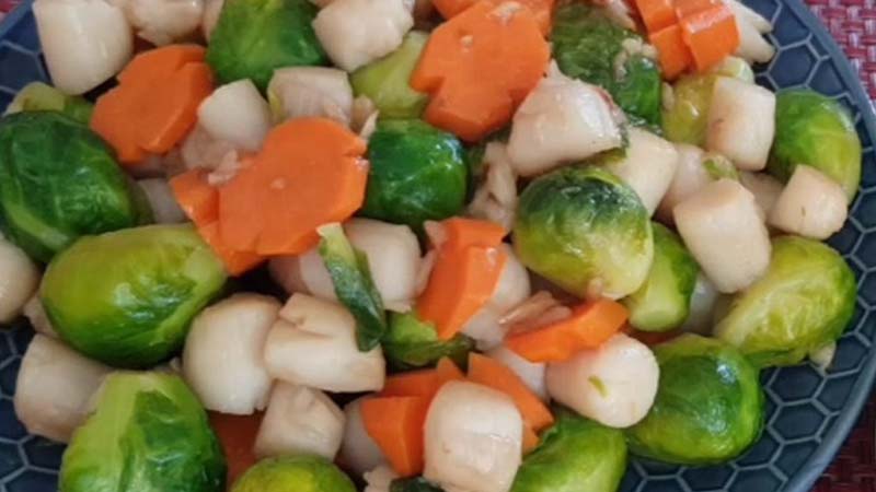 Learn how to make stir-fried mini cabbage with scallops for family meals