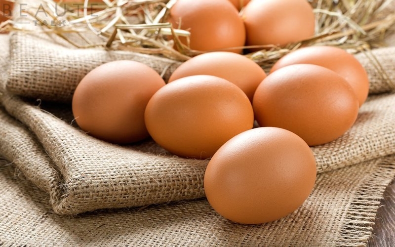 Trứng gà ngon là trứng gà to tròn, vừa tay