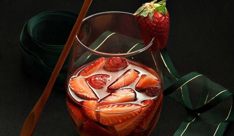 Hướng dẫn cách ngâm rượu dâu tây thơm ngon tốt cho sức khỏe dễ làm tại nhà