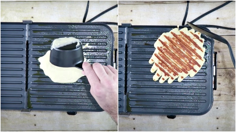 Nướng bánh waffle trên vỉ nướng