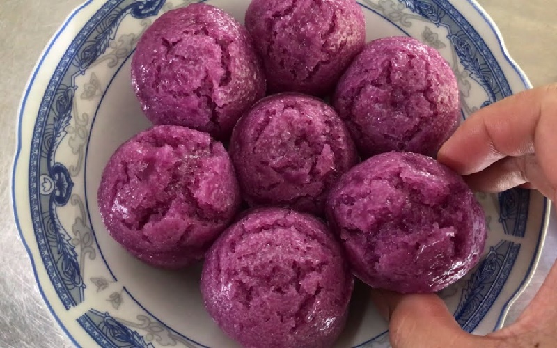 Món bánh bò khoai lang tím nước cốt dừa