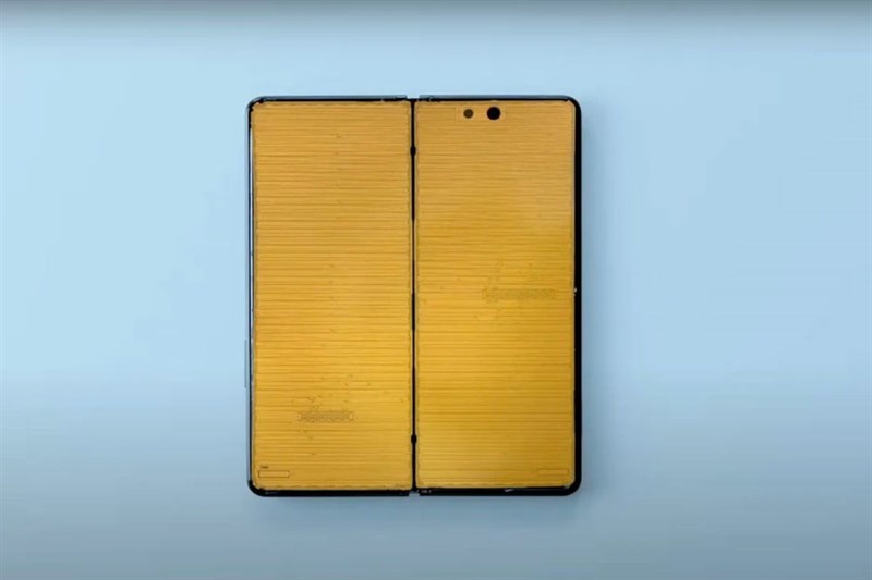 2 tấm số hóa riêng biệt trên Galaxy Z Fold3 5G. Nguồn: Samsung.