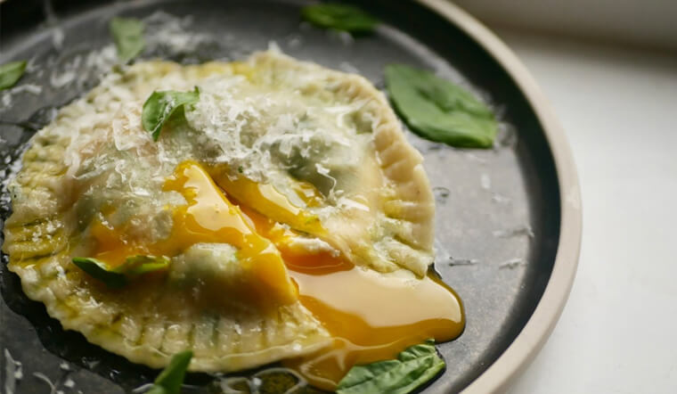 Cách làm Ravioli nhân phô mai trứng tan chảy thơm ngon béo ngậy tại nhà