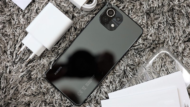 Ưu đãi dịp Quốc Khánh, Xiaomi Mi 11 Lite giá bao nhiêu?