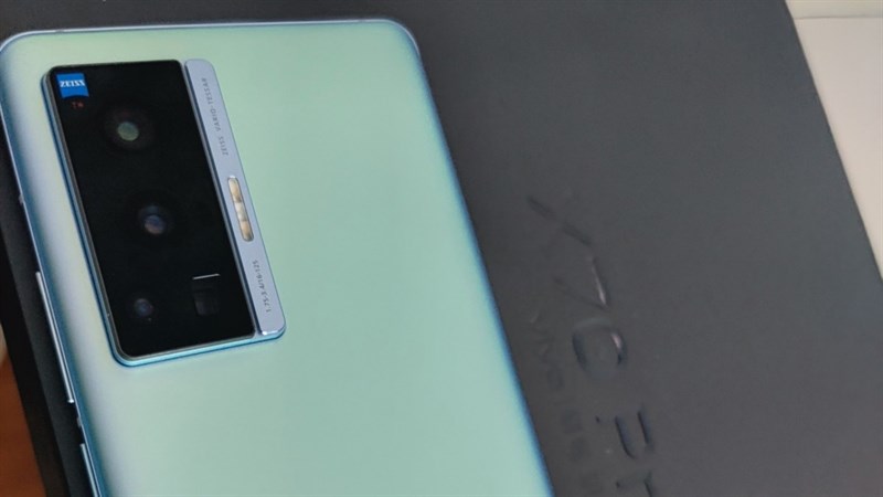 Vivo X70 Pro lộ ảnh thực tế