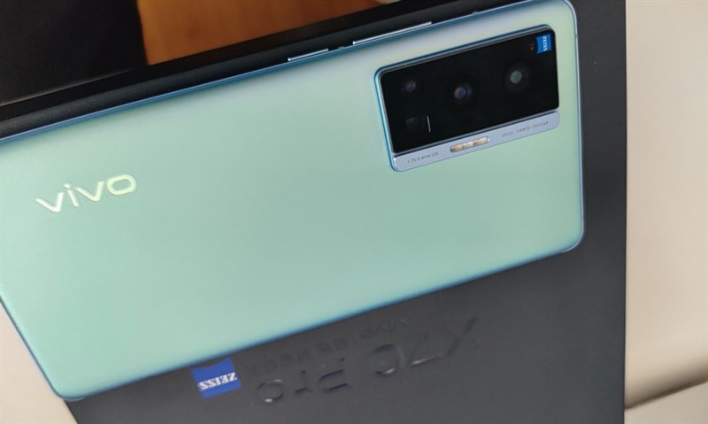 Vivo X70 Pro lộ ảnh thực tế