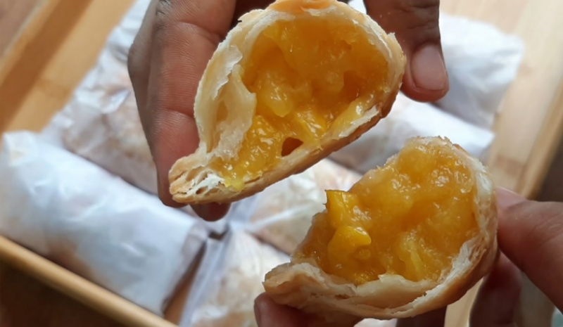 Bánh rán nhân xoài