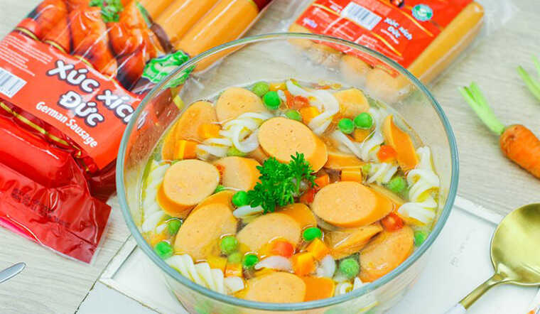 Lạ miệng với món súp nui xúc xích rau củ đổi bữa cho cả nhà