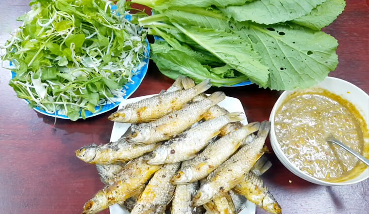 Cách làm cá đối chiên xù bó cải xanh giòn ngon hấp dẫn