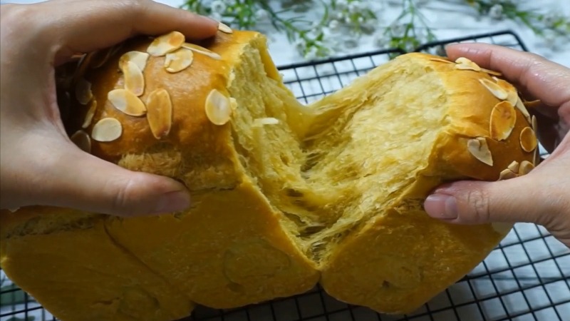 Bánh mì xoài mật ong thơm ngon mềm mịn