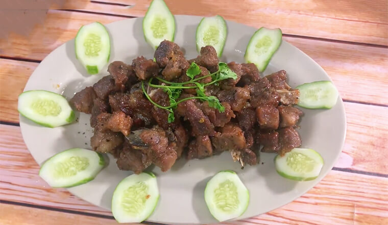 Cách làm sườn kho tiêu vị đậm đà cực hao cơm