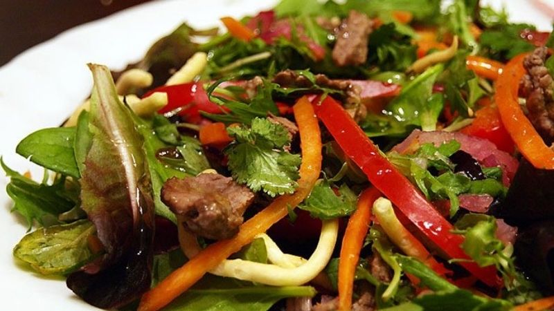 2 ways to make Thai beef salad strange and delicious, forget the way home
