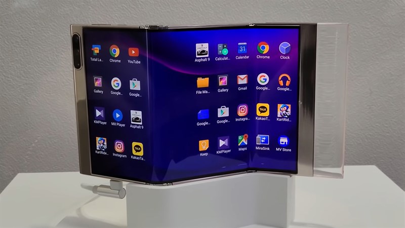 Samsung trưng bày điện thoại có thể gập đến 2 lần, màn hình mượt mà