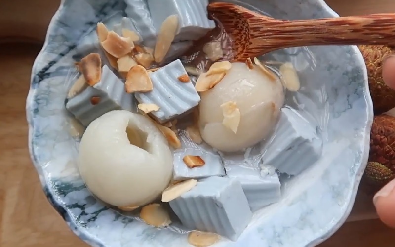 Chè khúc bạch hoa đậu biếc ngọt, mát giải nhiệt