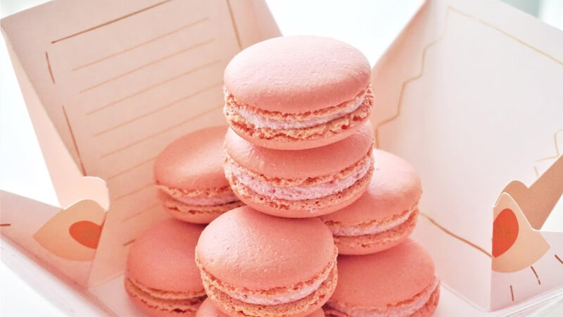 Macaron có nghĩa là mềm mại là món ăn đặc biệt trong các tiệc trà của các quý tộc châu Âu