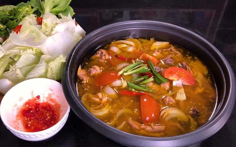 How to make spicy and sour duck hot pot looks delicious, delicious to eat