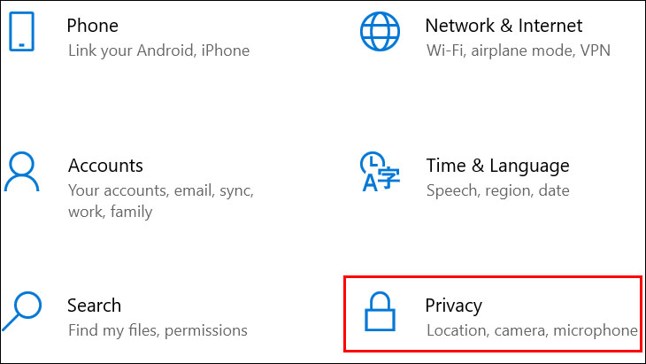 Mở cửa sổ cài đặt (Settings) trên laptop và chọn Privacy.
