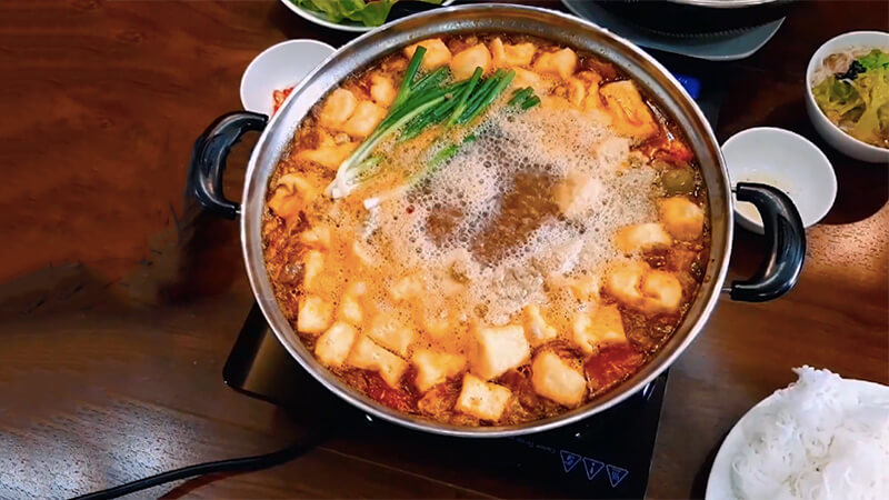 How to make delicious hot pot with crab cartilage ribs for the weekend